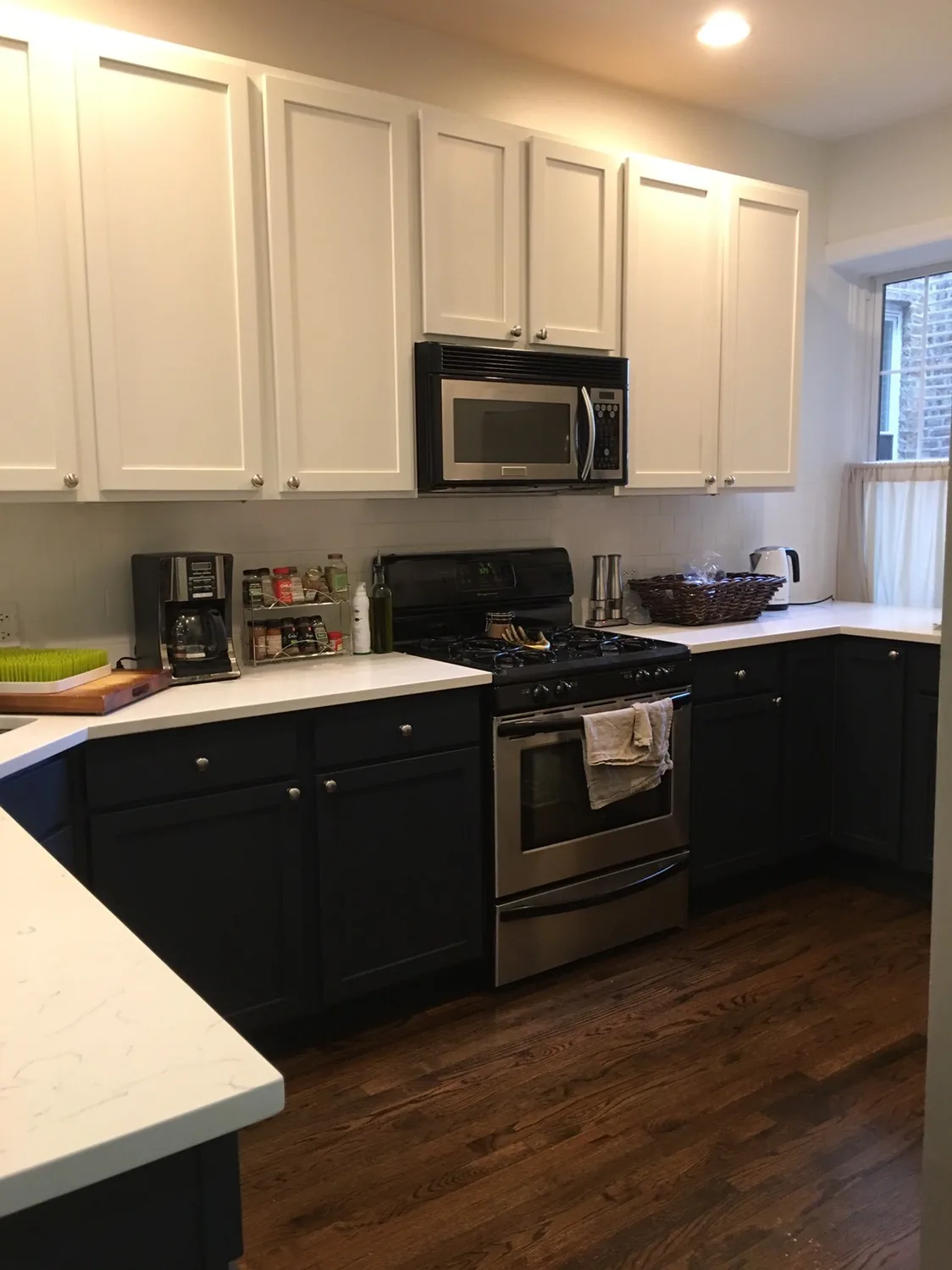 Two tone kitchen with navy lowers and white uppers